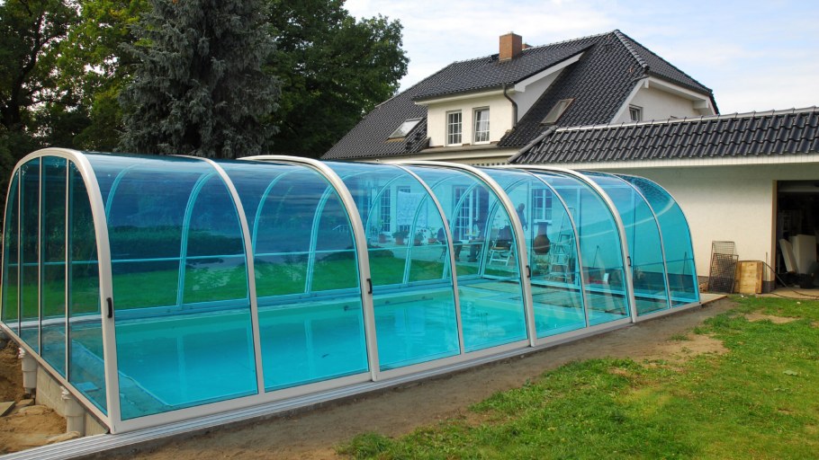 Крытый бассейн на участке