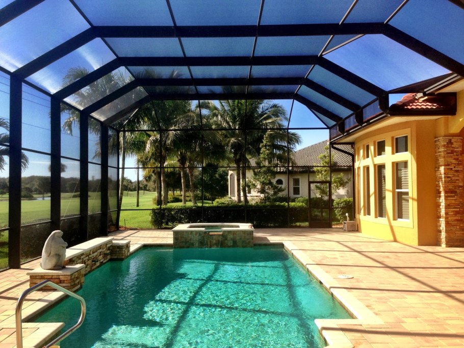 Крытый бассейн на участке