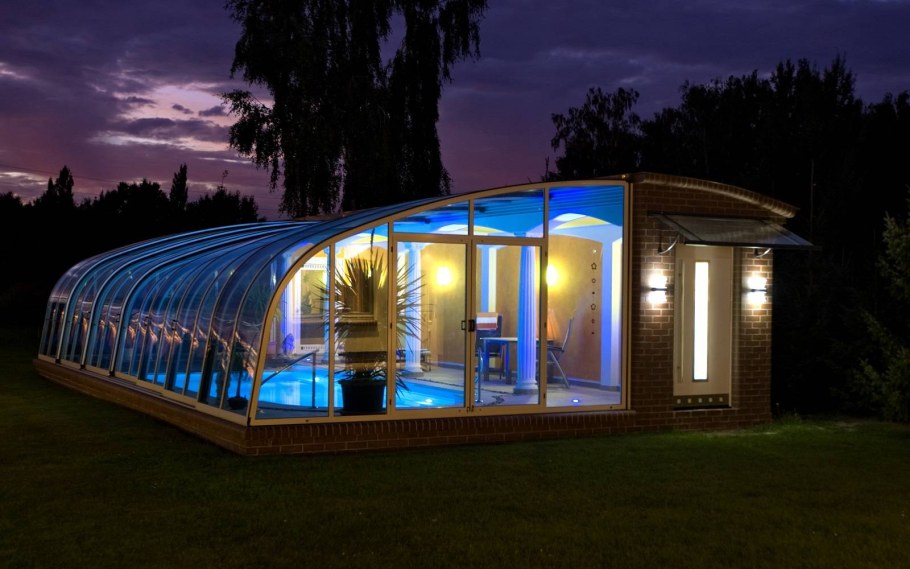 Крытый бассейн на участке