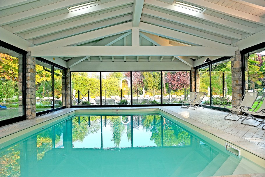 Крытый бассейн