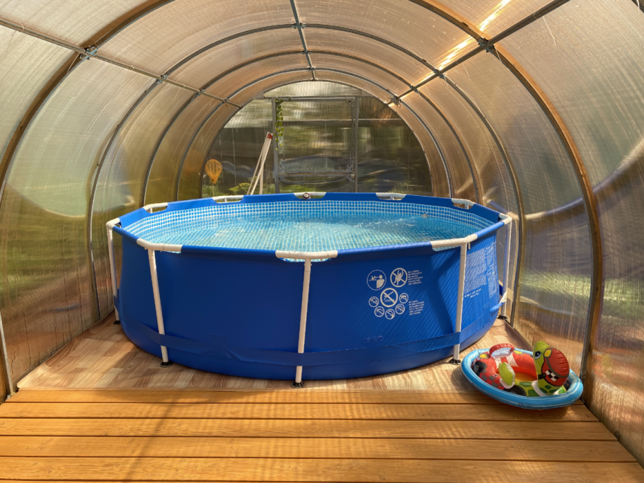 Теплица для бассейна