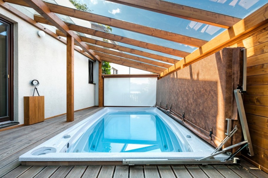 Бассейн в пристройке