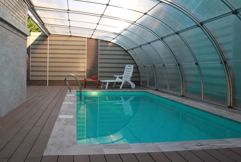Крытый бассейн на участке