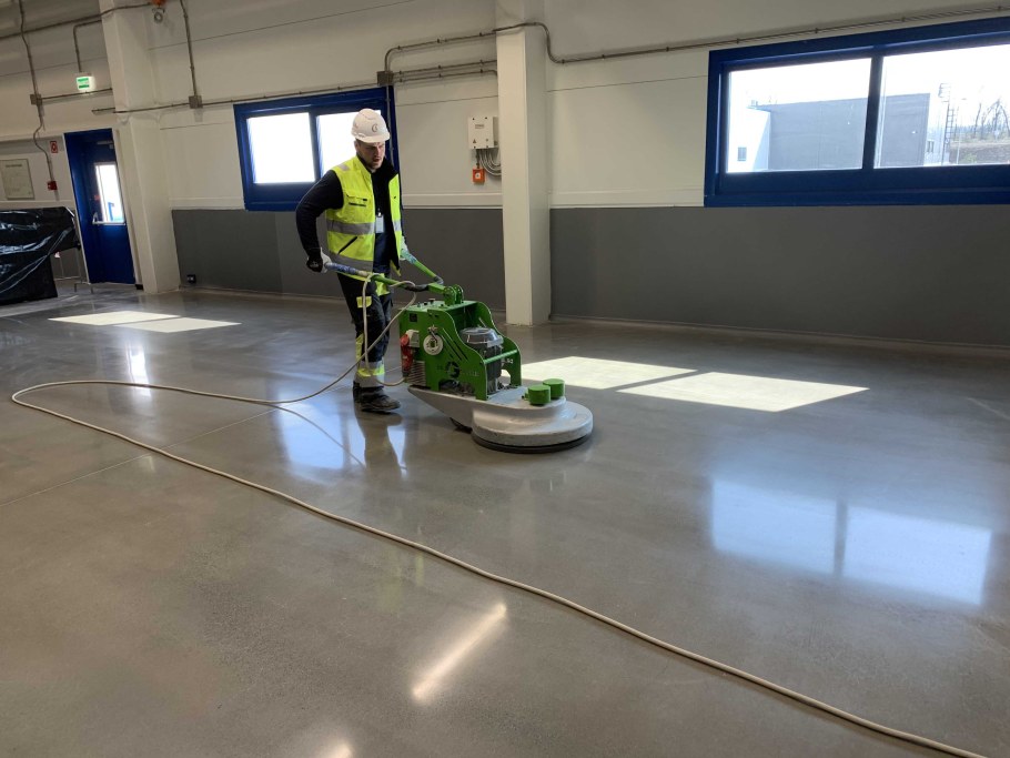 Makita pc5001c (шлифмашина по бетону)