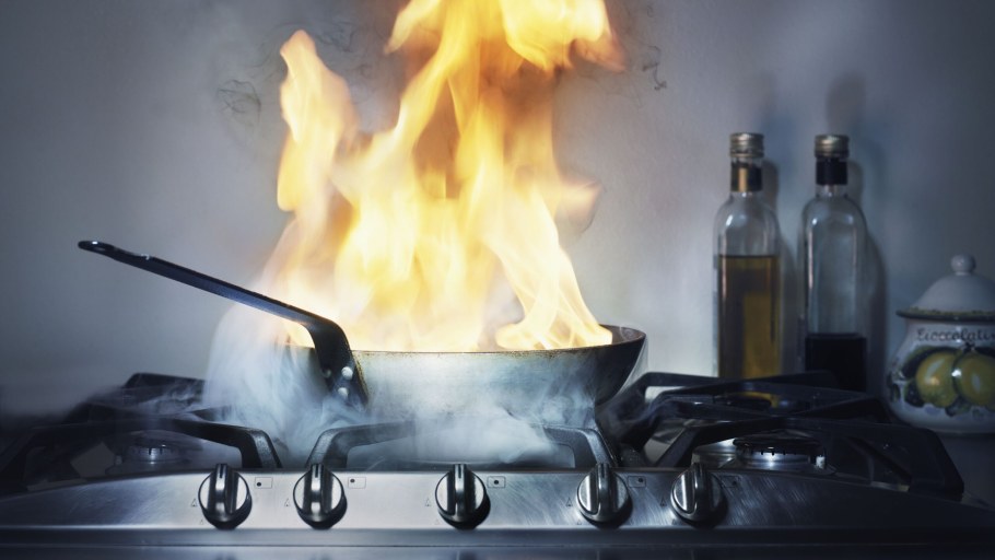 Сковородка на огне