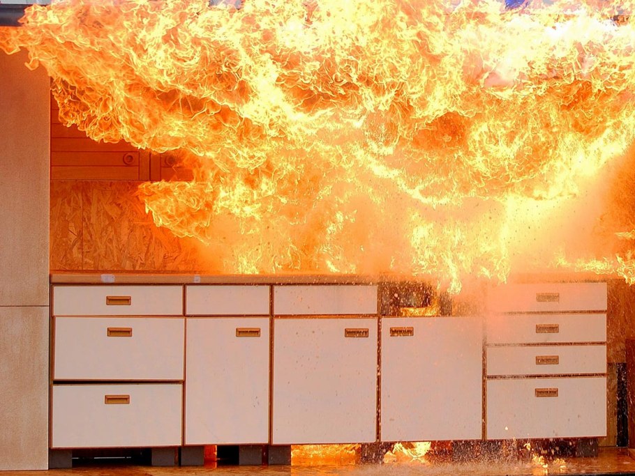 Сгорела вытяжка на кухне пожар в квартире