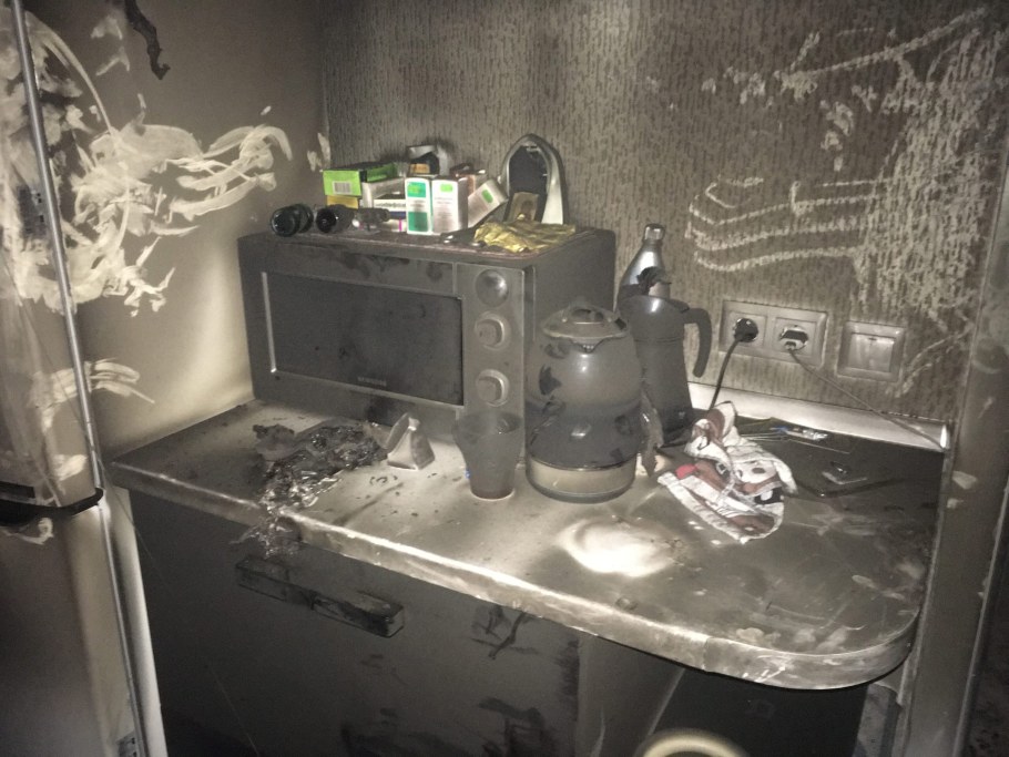 Внутри горящего дома