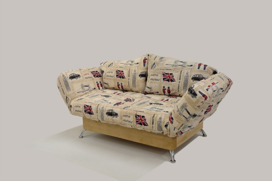 Диван с откидными подлокотниками