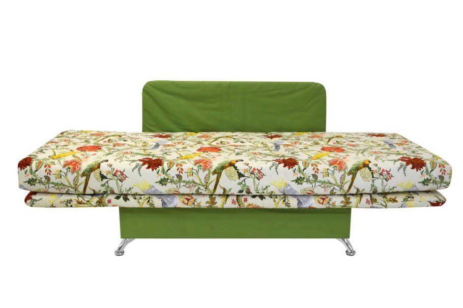 Диван с узкими подлокотниками