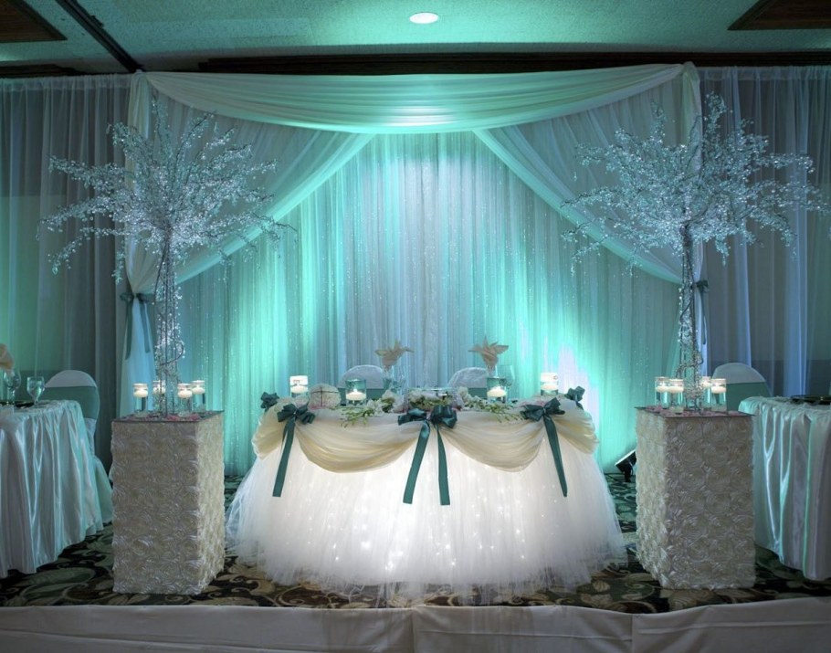 Стол жениха и невесты цвет Тиффани