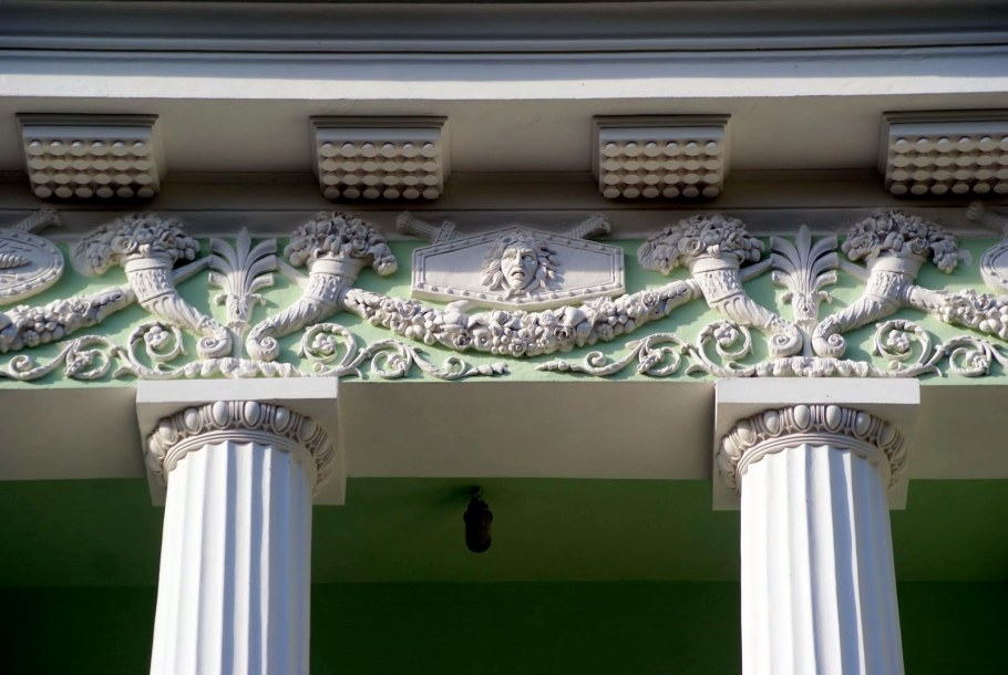 Фронтон антаблемент