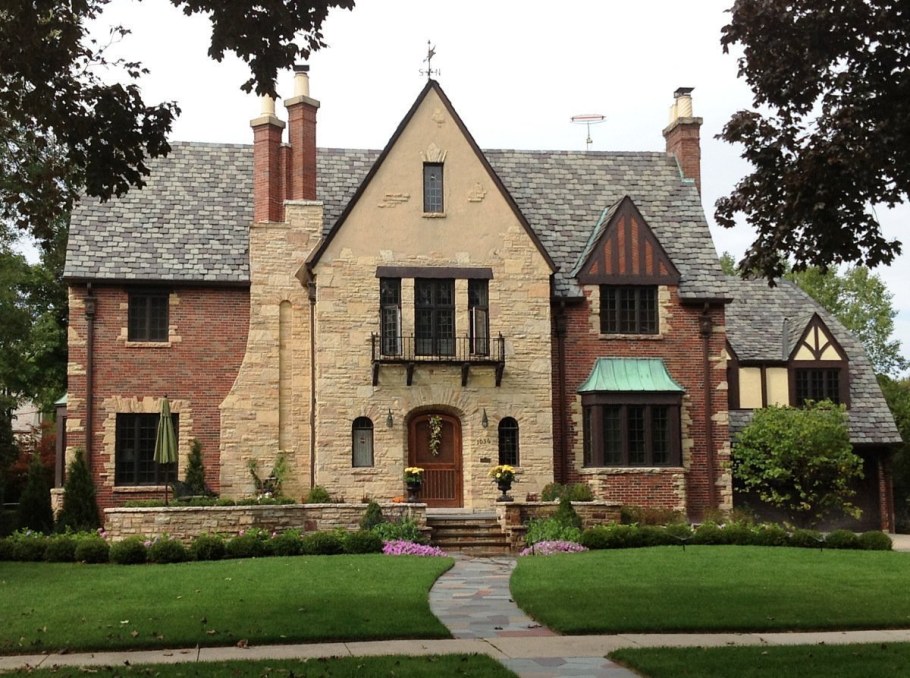 Стиль Тюдор (Tudor Revival Cottage)