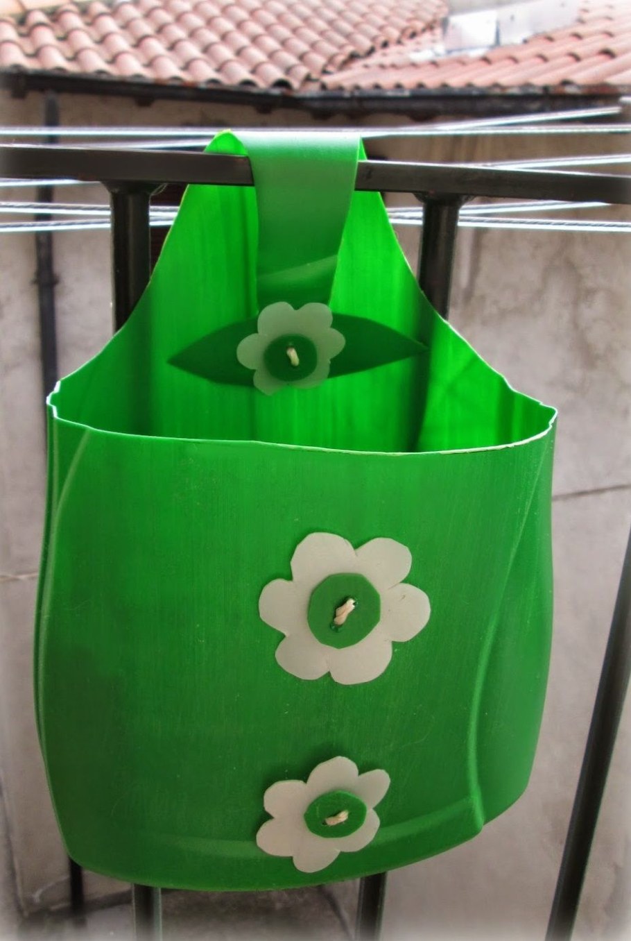 Горшки из пластиковых бутылок для сада