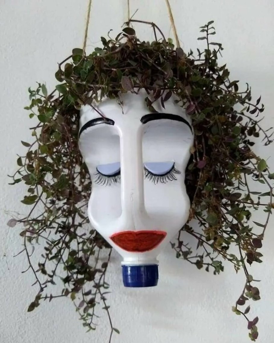 Цветочный горшок из канистры