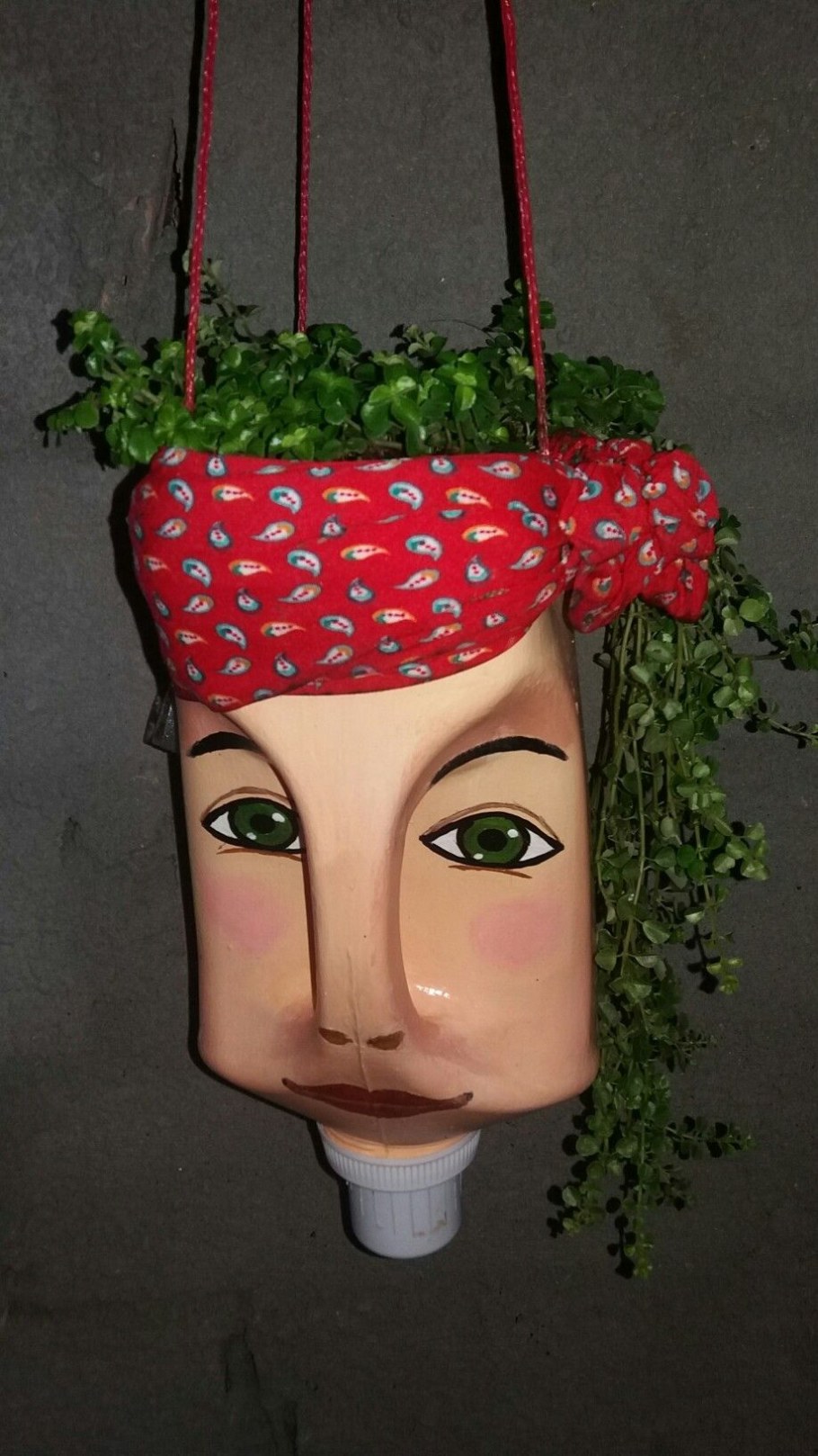 Пластиковые бутылки для сада