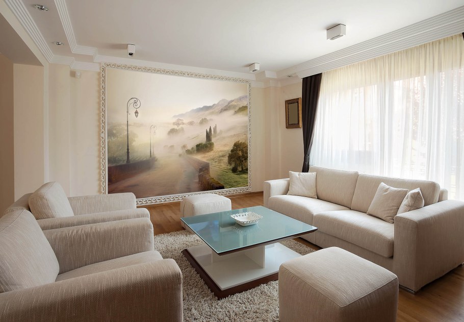 Бежевая гостиная с фотообоями