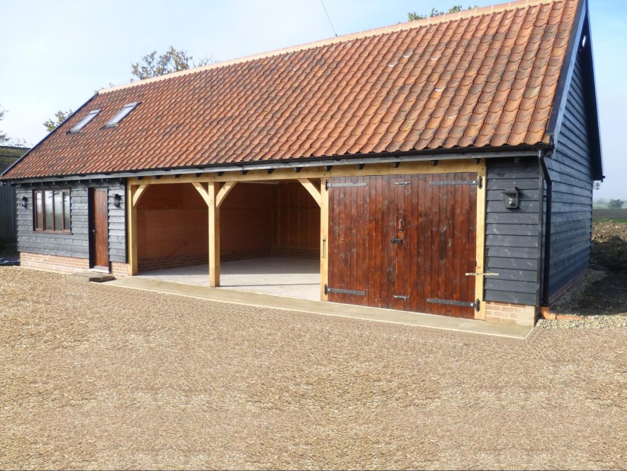 Гараж с навесом и хозблоком