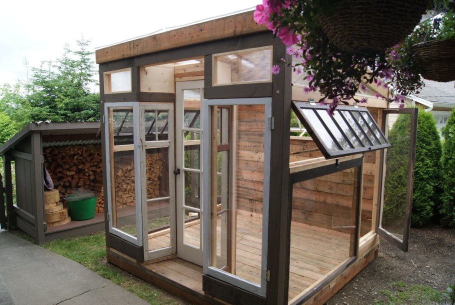 Веранда из старых оконных рам