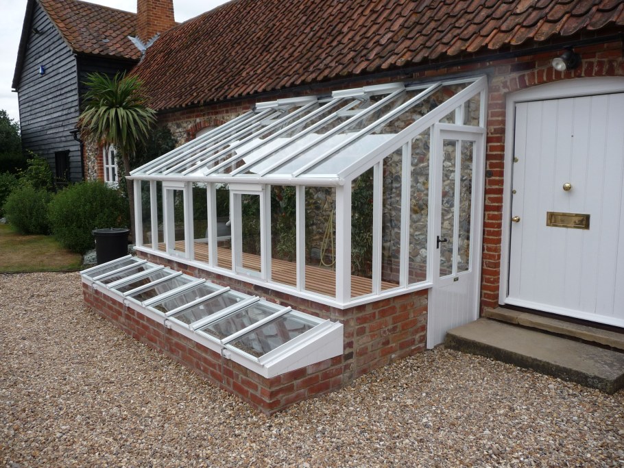 Теплица пристенная односкатная