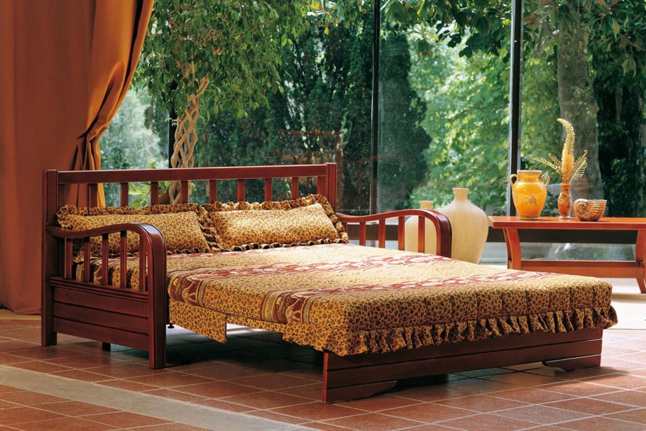 Кровать в колониальном стиле