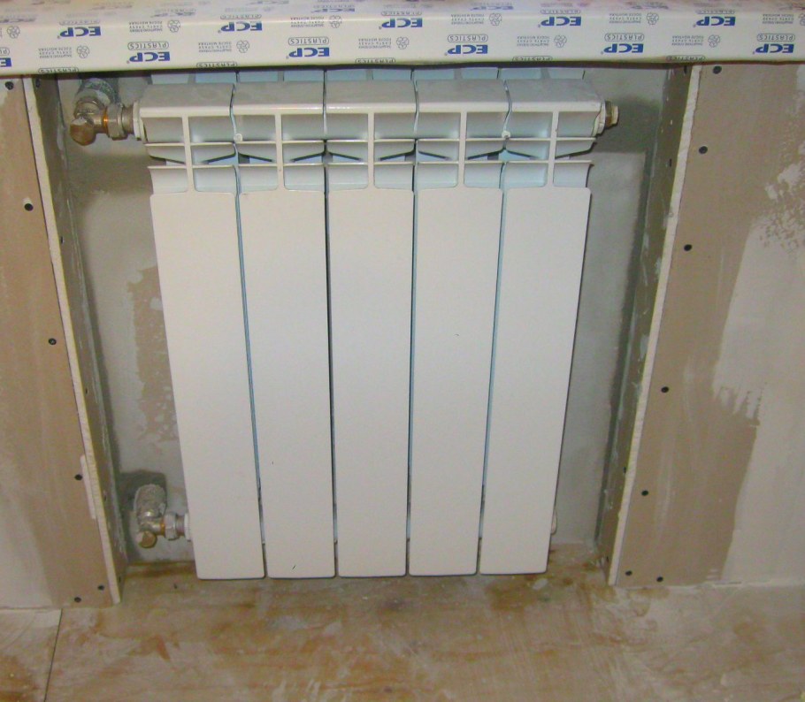 Экран на радиатор отопления как крепится