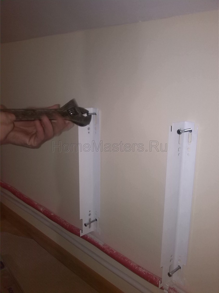 Крепление радиатора Лемакс к стене