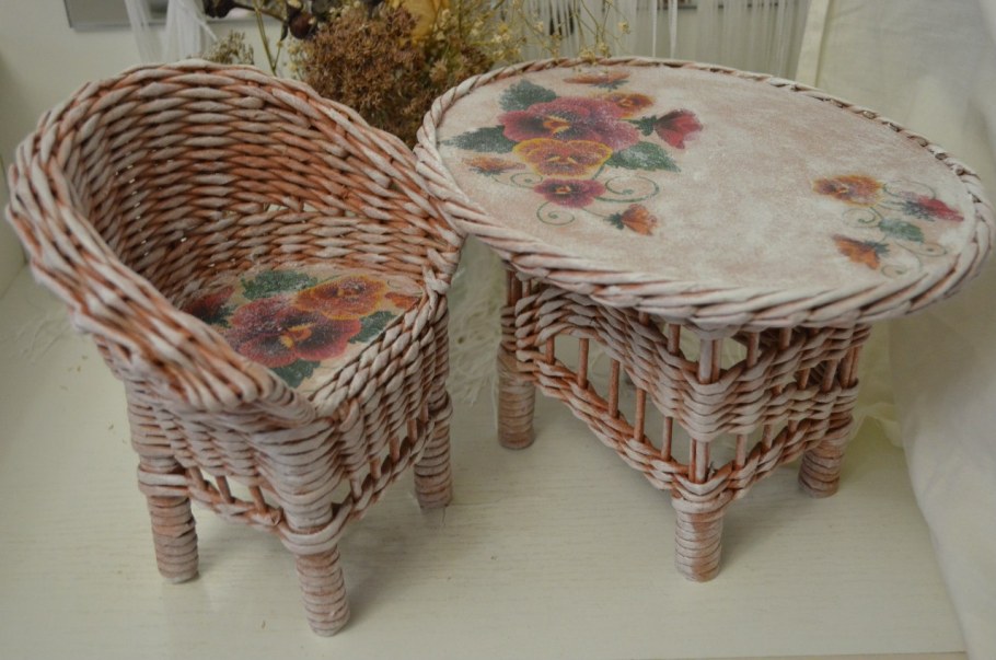 Журнальный столик из бумажной лозы