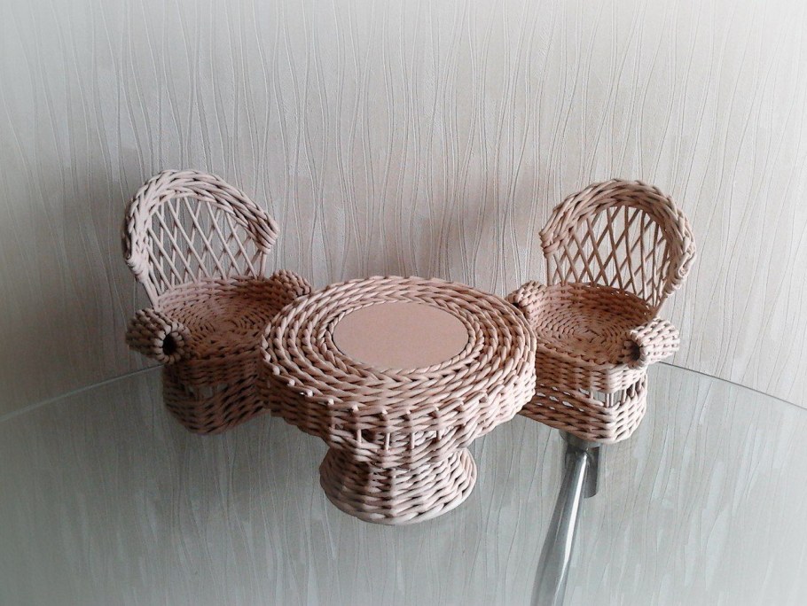 Плетеная кукольная мебель