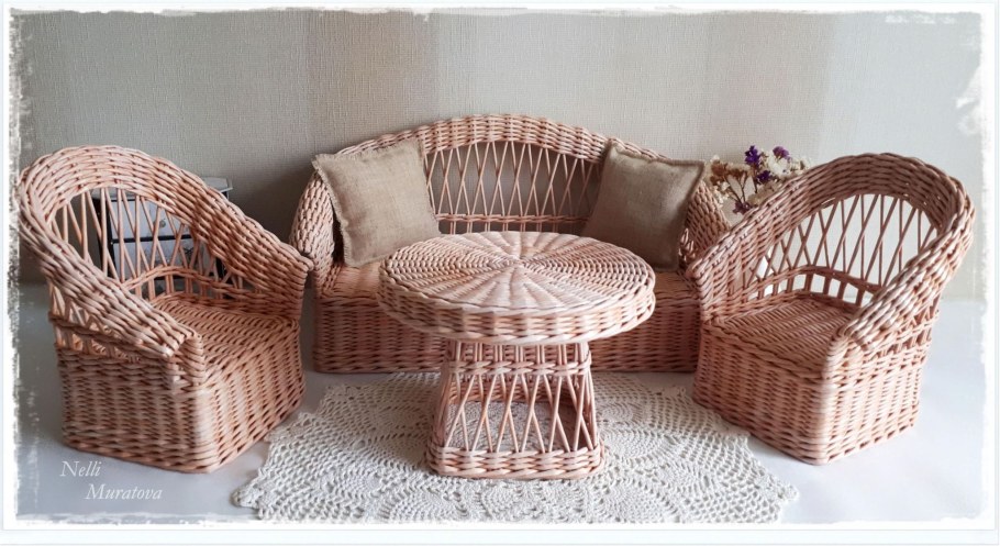 Столик из бумажной лозы