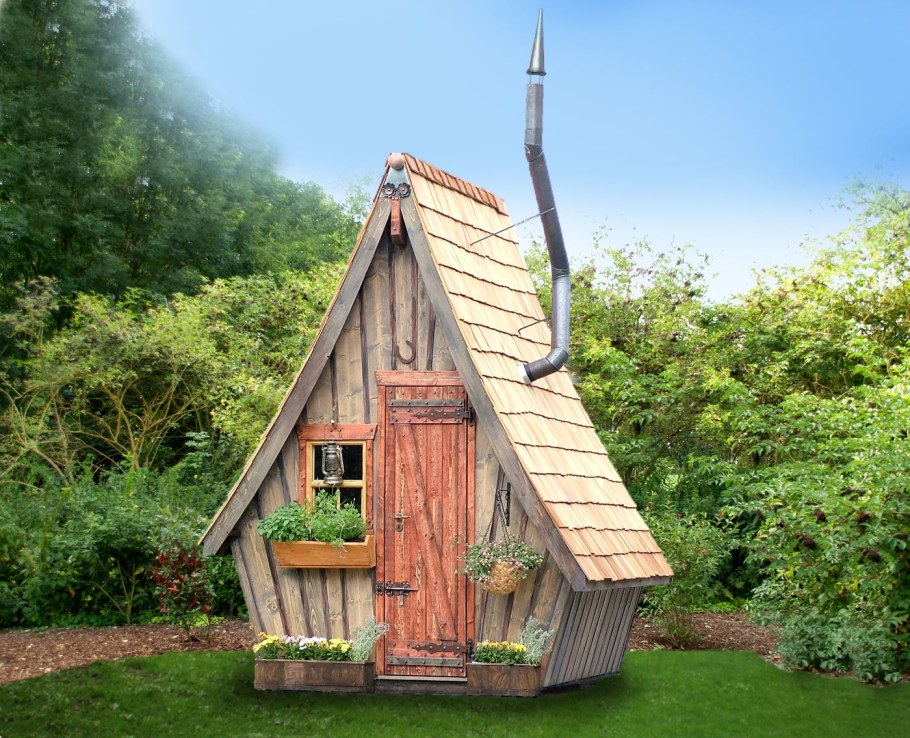 Треугольный туалет на даче