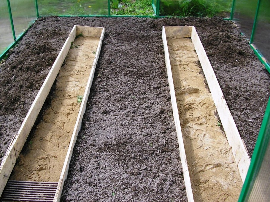 Дорожки между грядками