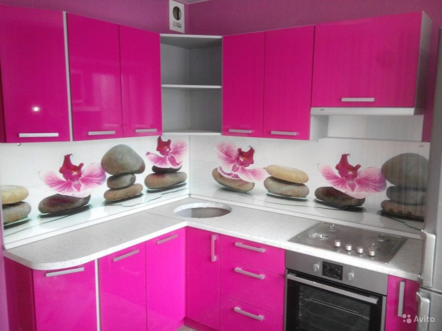 Кухня розовая матовая