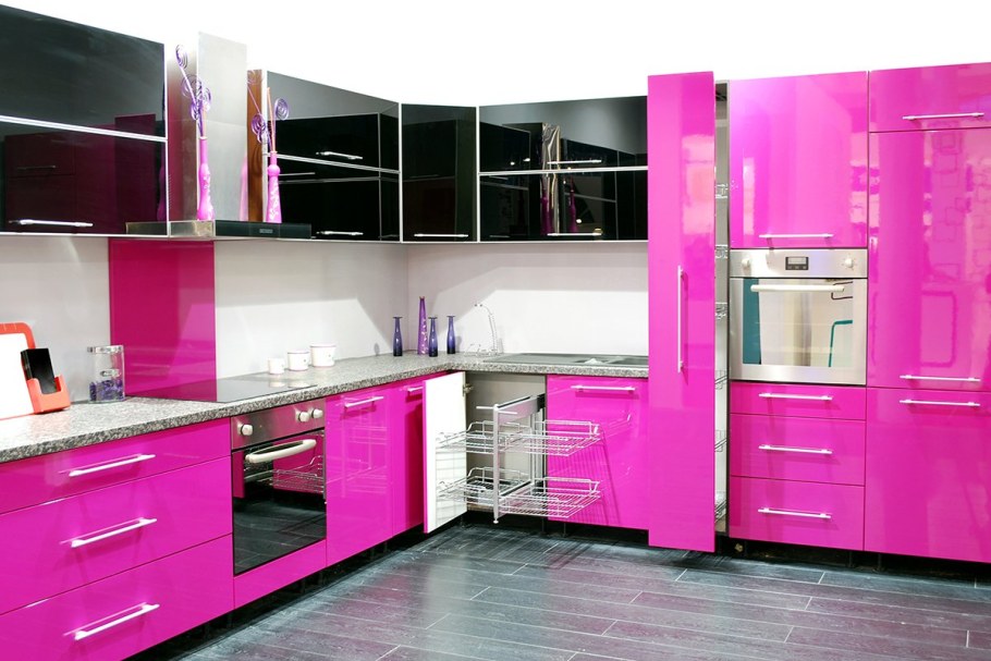 Яркая современная кухня