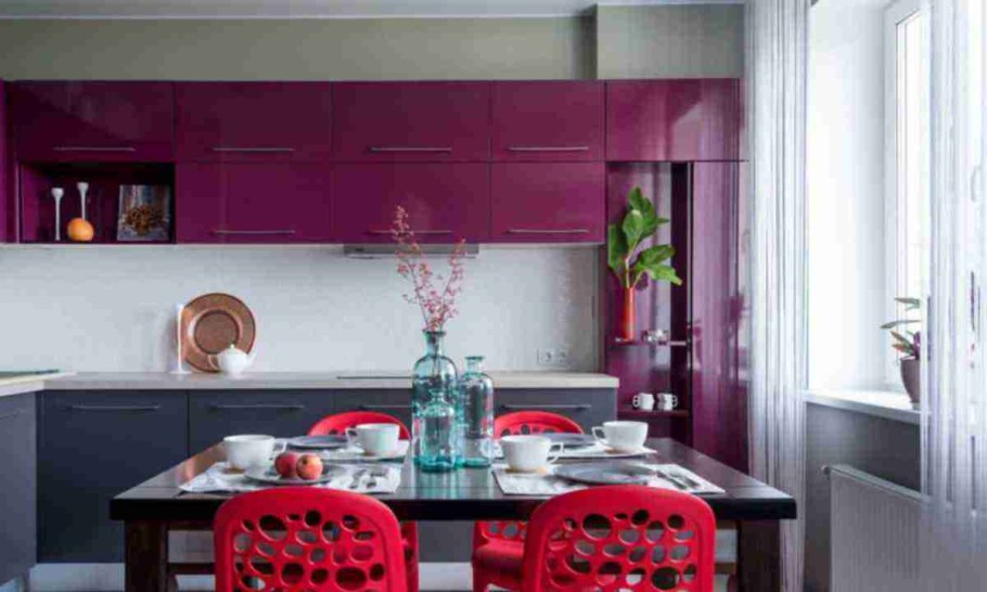 Кухня фуксия с белым