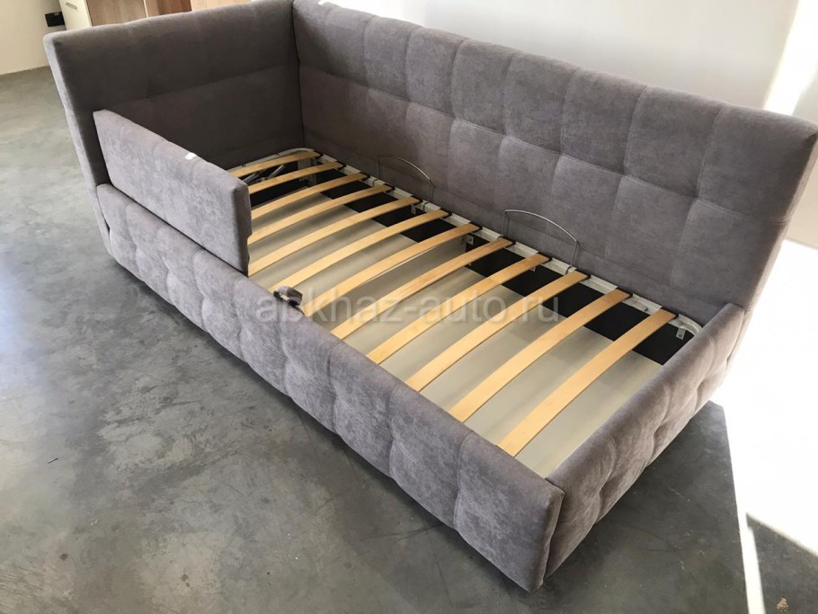 Разобранный диван