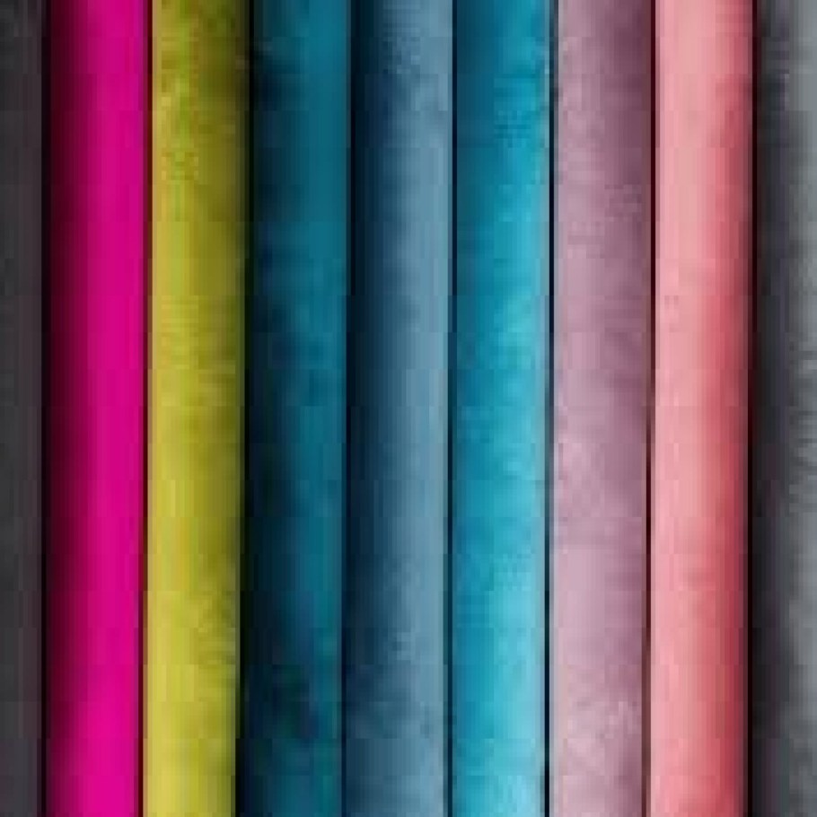 Интерьер квартиры с креслом велюр