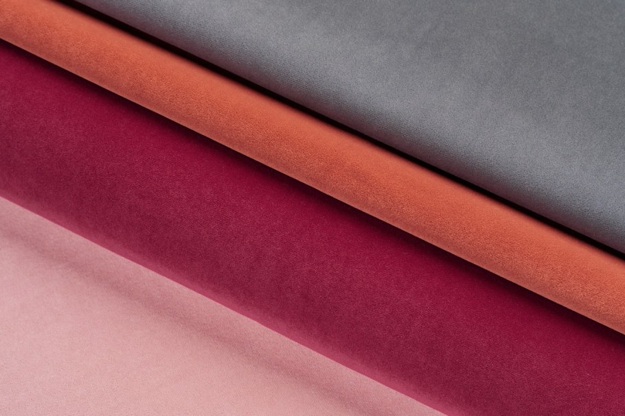 Шторы под фиолетовый диван