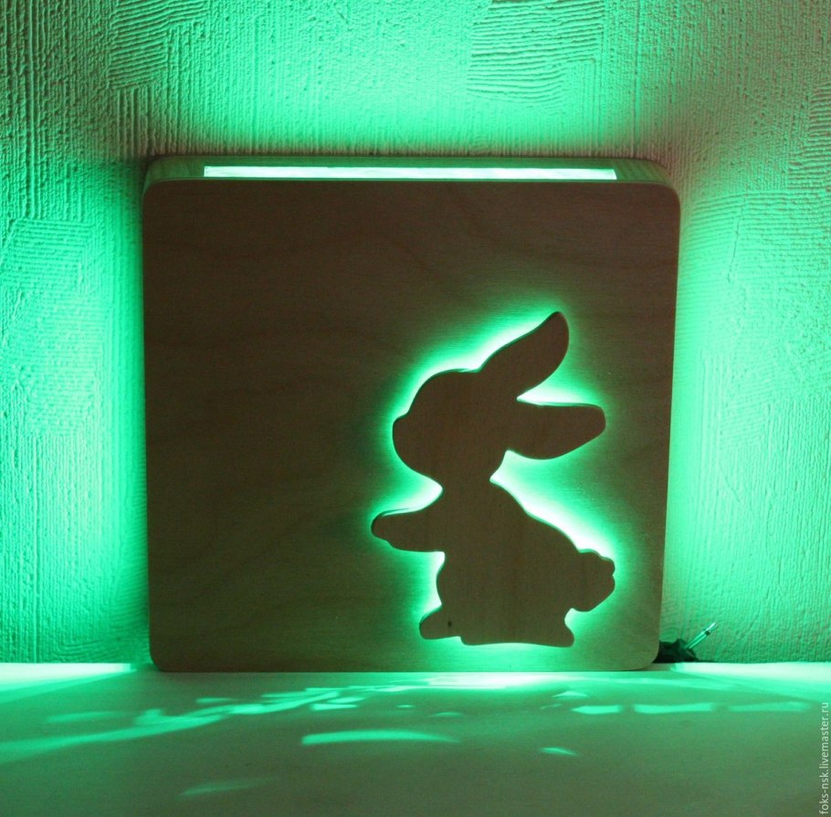 Фигуры с подсветкой на стену