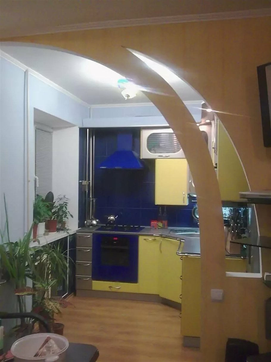 Кухня совмещенная с гостиной аркой