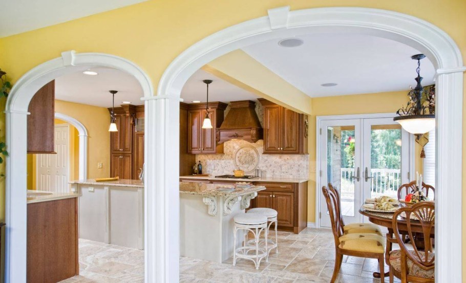 Арка между кухней и столовой