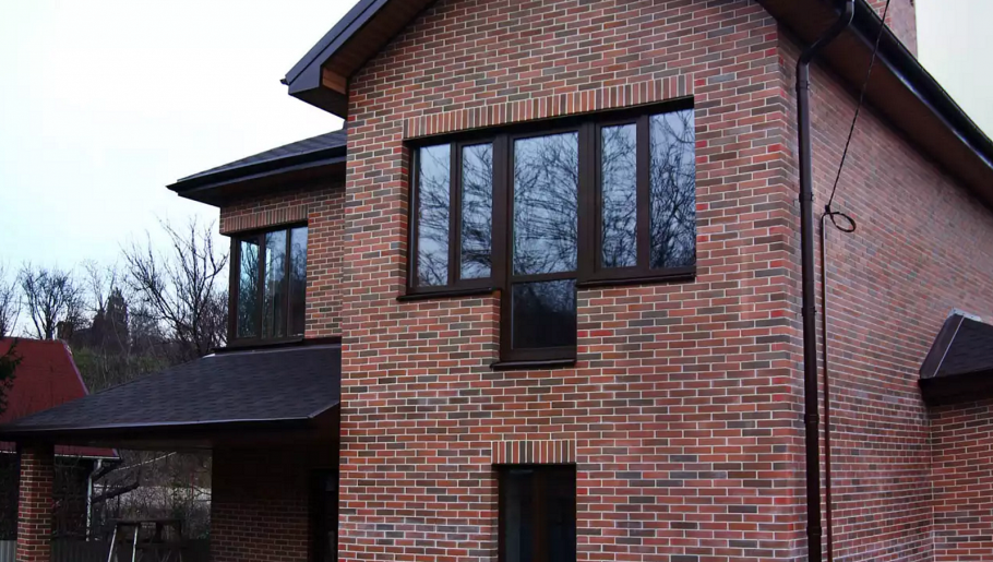 Фасады кирпичных домов