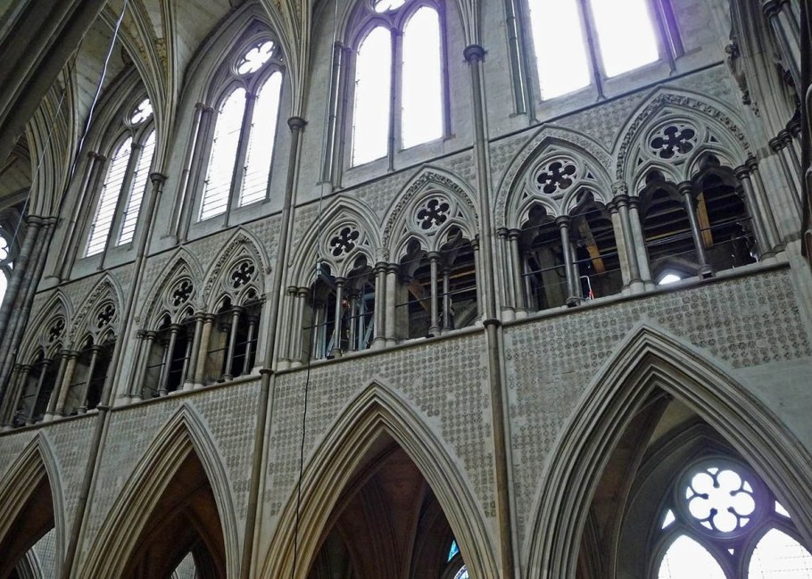 Готический собор трифорий