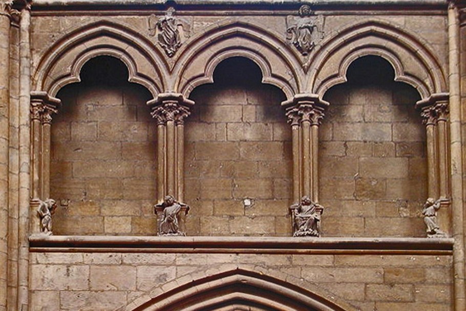 Готический собор трифорий