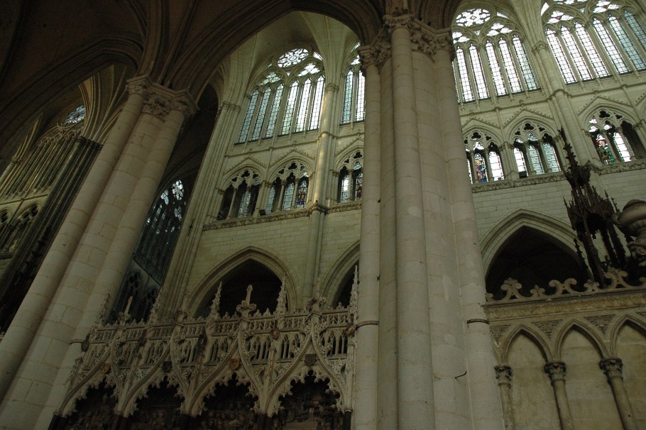 Нуайон трифорий