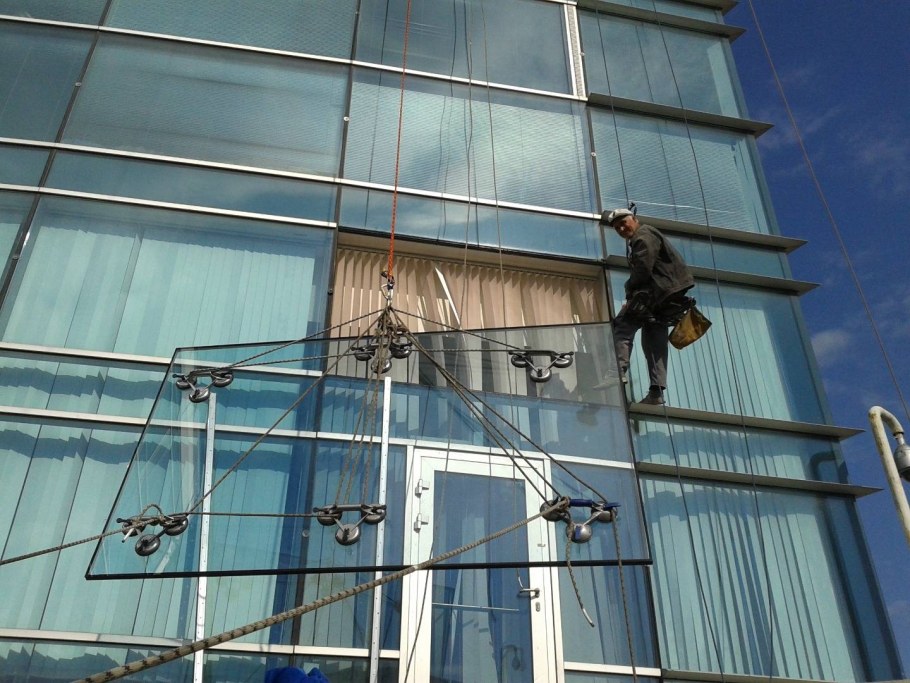 Крепление витражного остекления