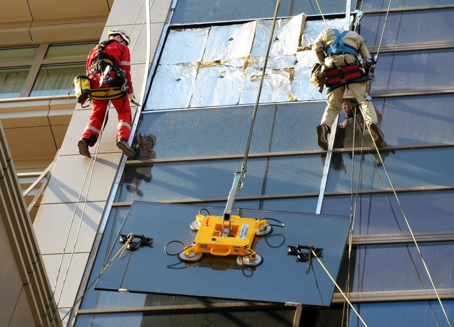 Мойка фасадов и остекления