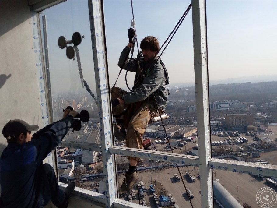 Демонтаж витражного остекления