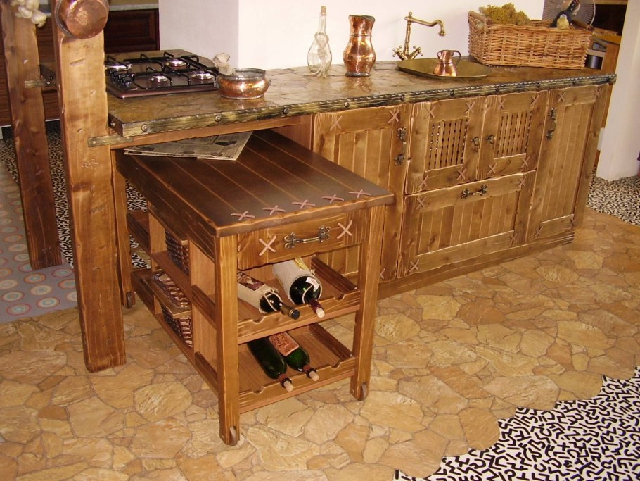 Самодельная кухня из дерева