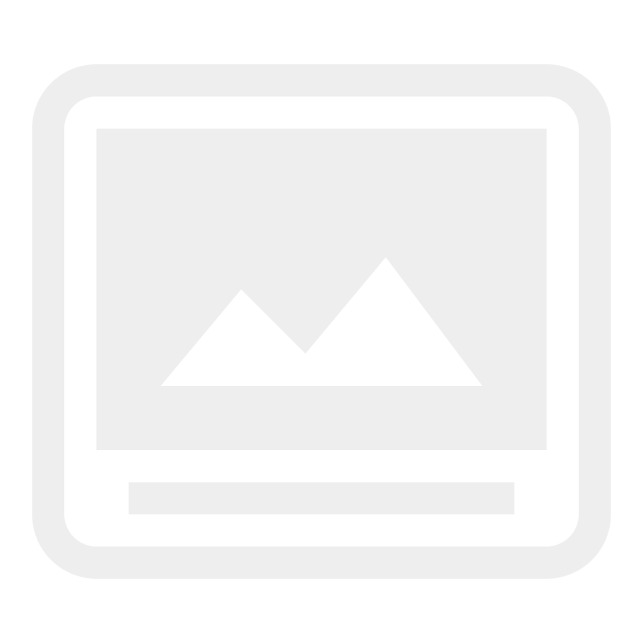 Макбук на столе