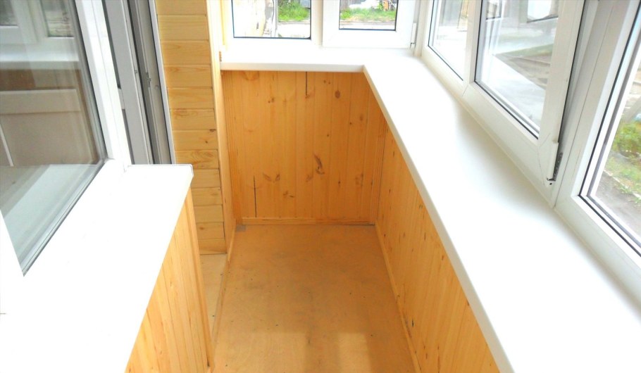 Подоконник на балконе